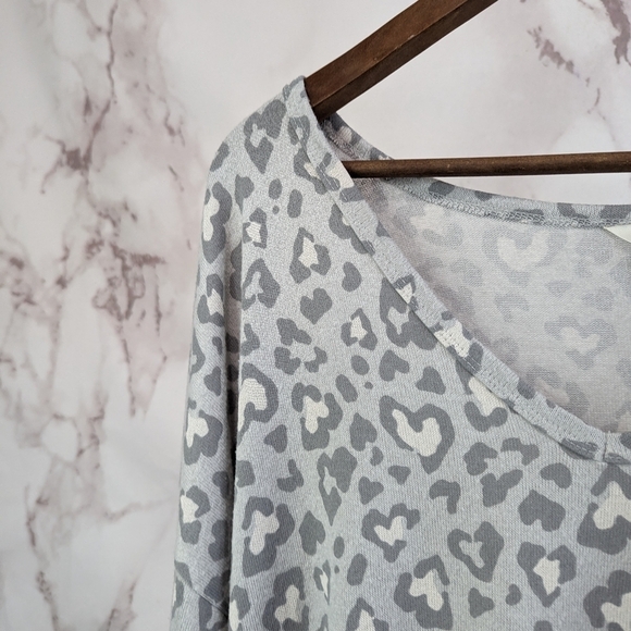 Lucky Brand Shirt Womens 2X Gray Leopard Animal Print V Neck Long Sleeve Dolman - Picture 2 of 12